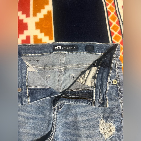 Buckle Jeans - Picture 2 of 3